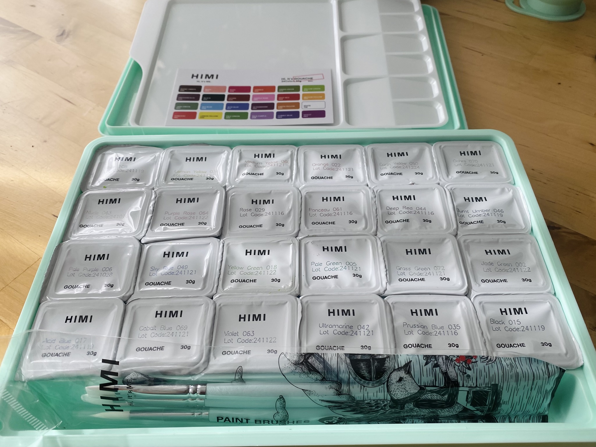 intuitive-gouache-painting-guide-part-1-himi-gouache-paint-close