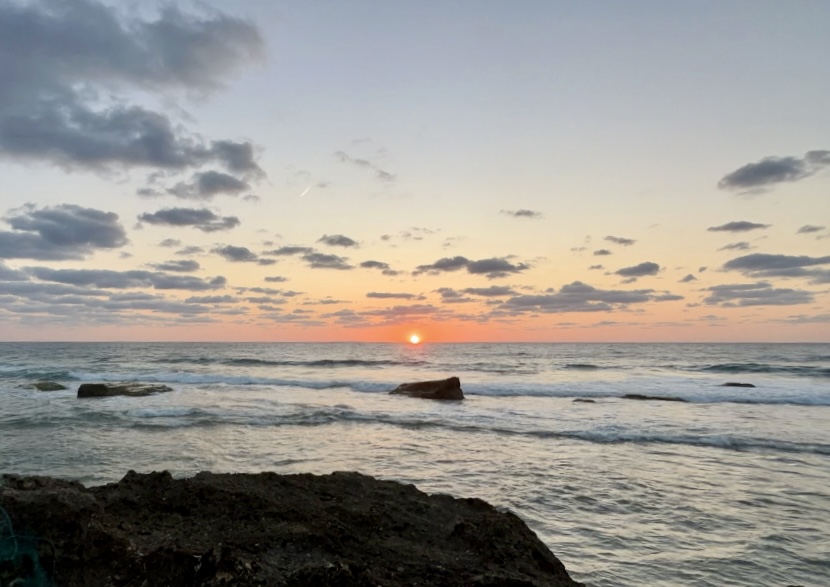 taiwan manzhou beach sunrise high on life 1